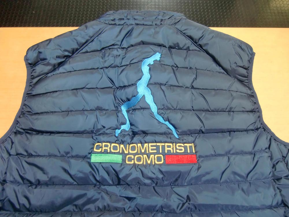 Gilet di piumino smanicato con ricamo