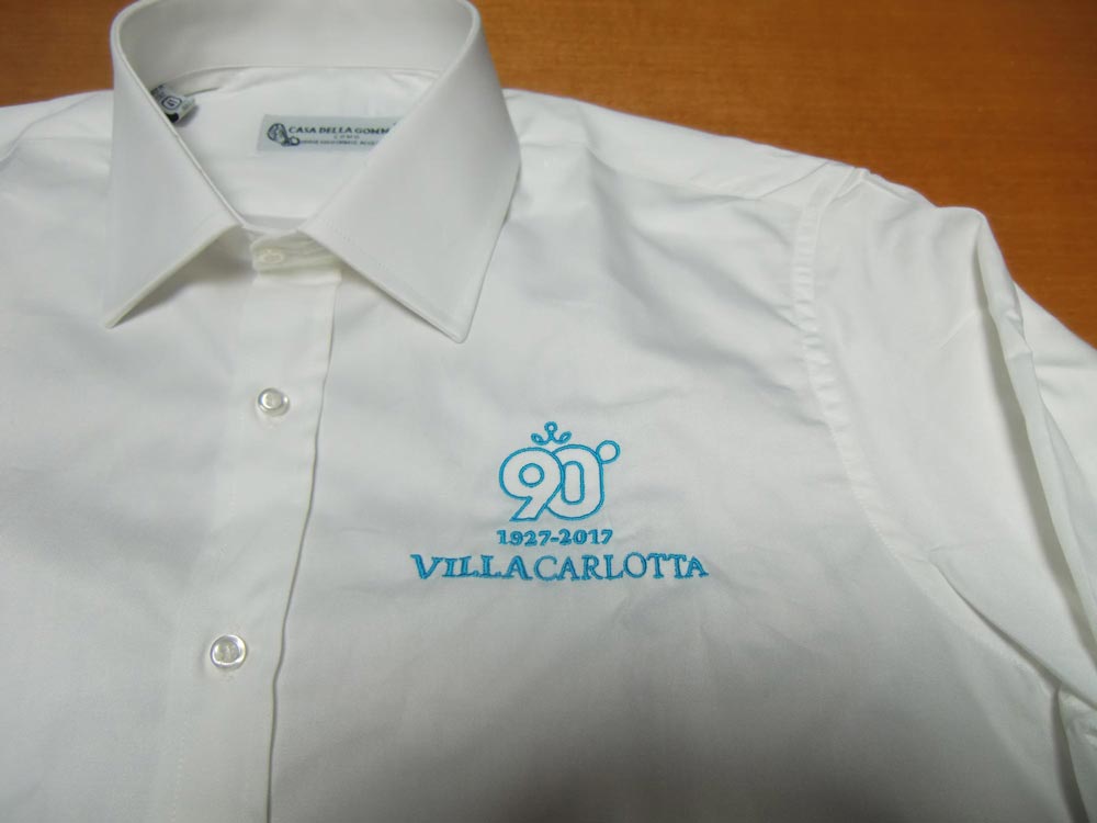 Ricamo su camicia ed etichetta personalizzata
